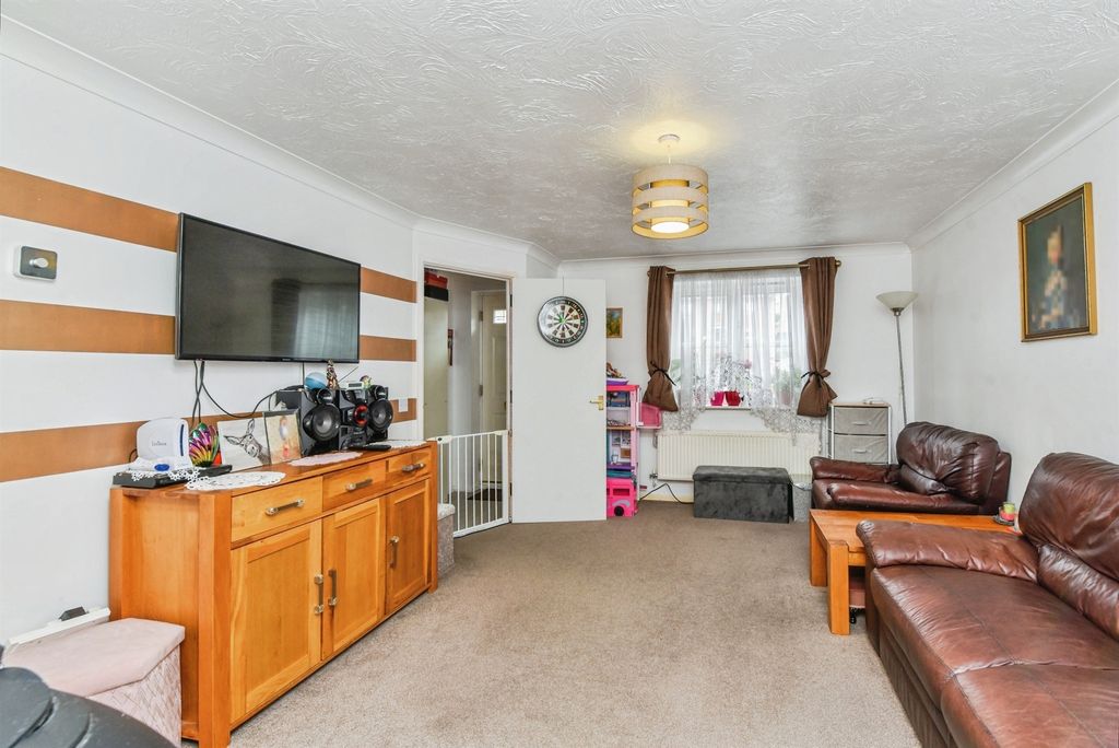 Property photo 3 of 20