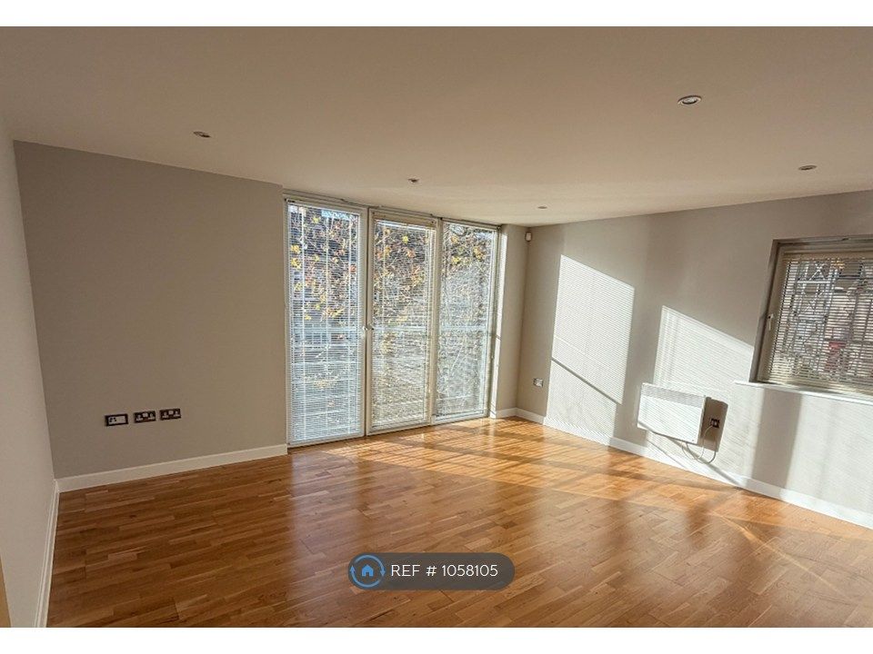 Property photo 1 of 10 Living Room