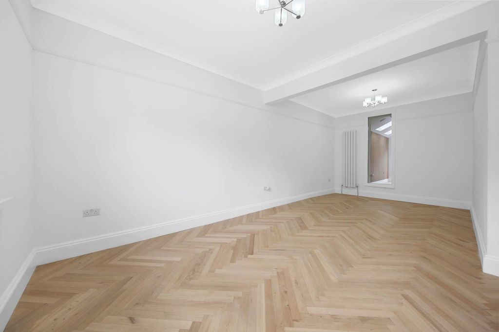 Property photo 3 of 28