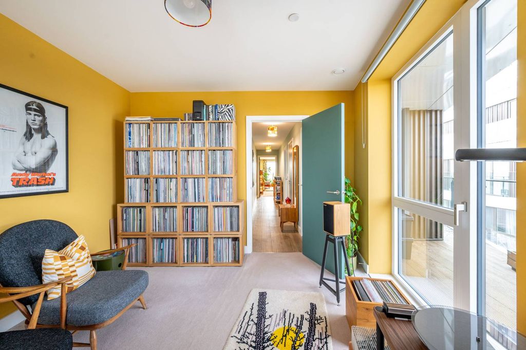 Property photo 1 of 42