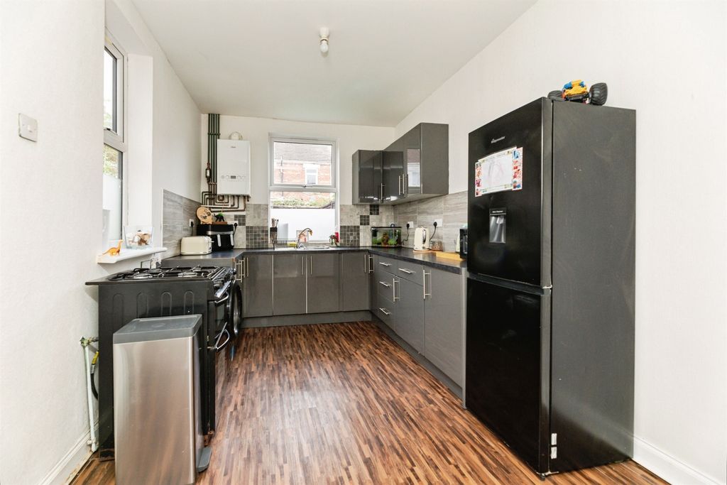 Property photo 2 of 19