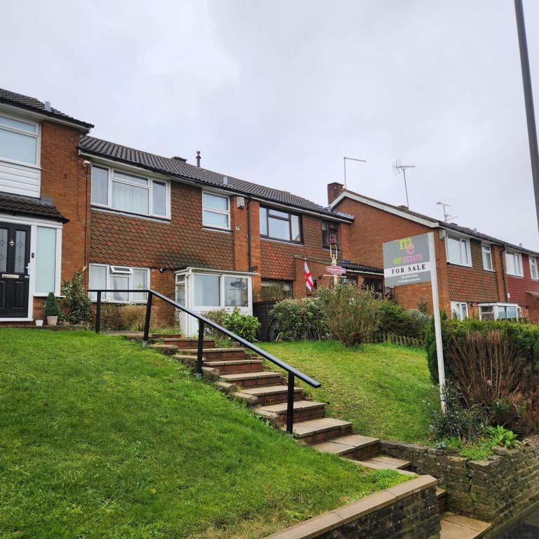 Property photo 1 of 10 Spacious Three Bedroom Terraced House Available For Sale Located On Polzeath Close In Luton