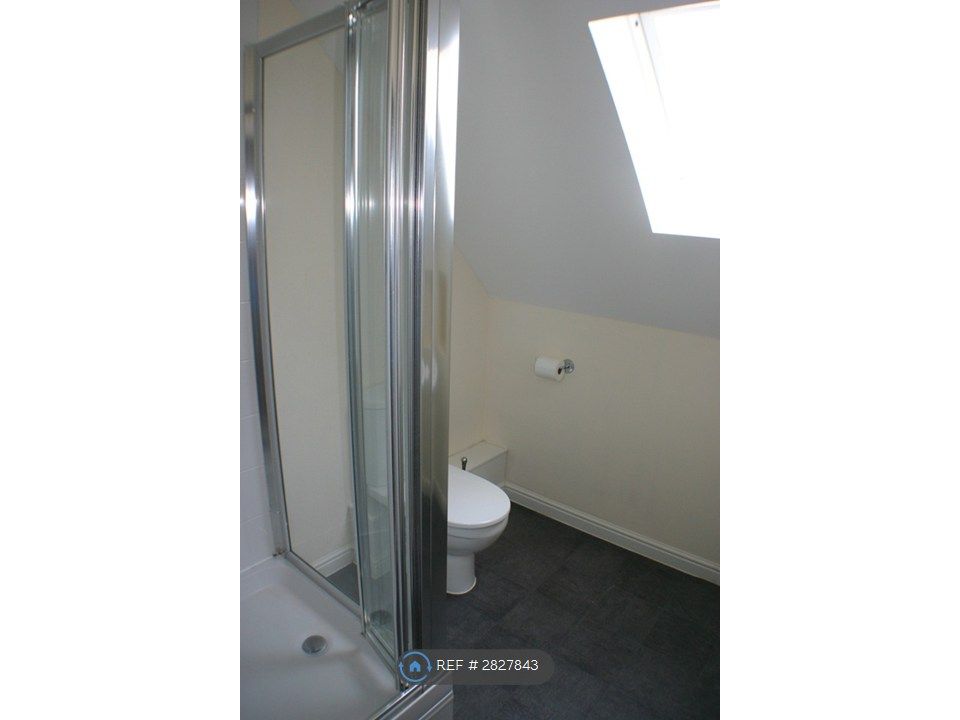 Property photo 3 of 4 Double Bedroom With Shared Bathroom - £675Pcm