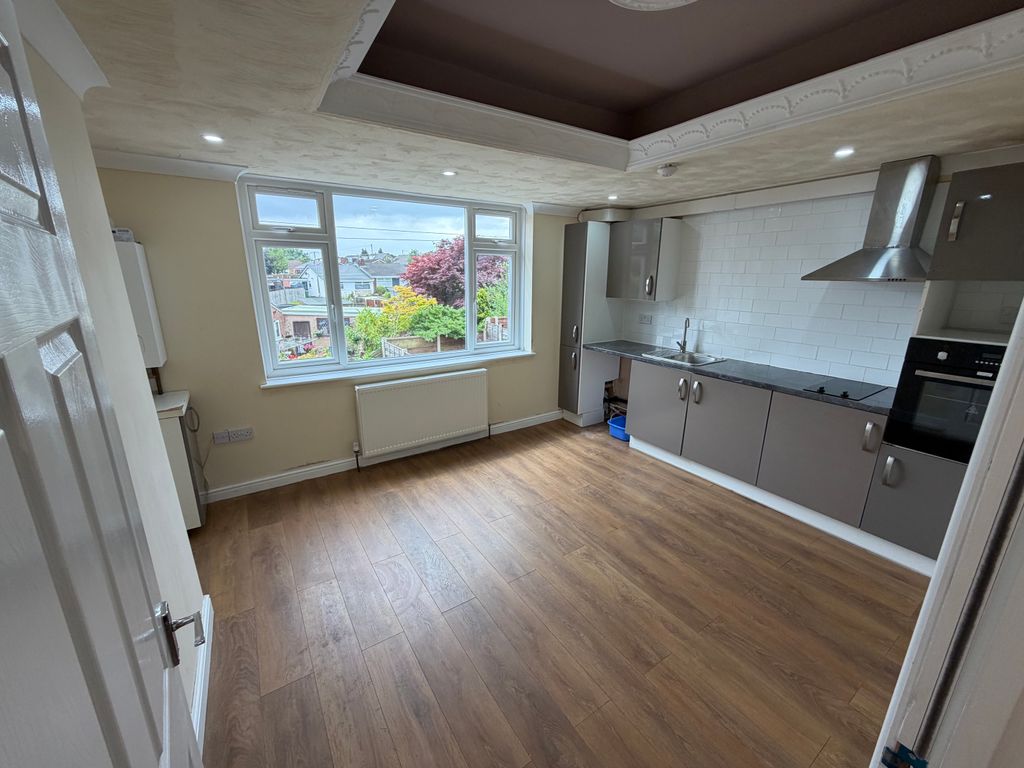 Property photo 1 of 17 Kitchen