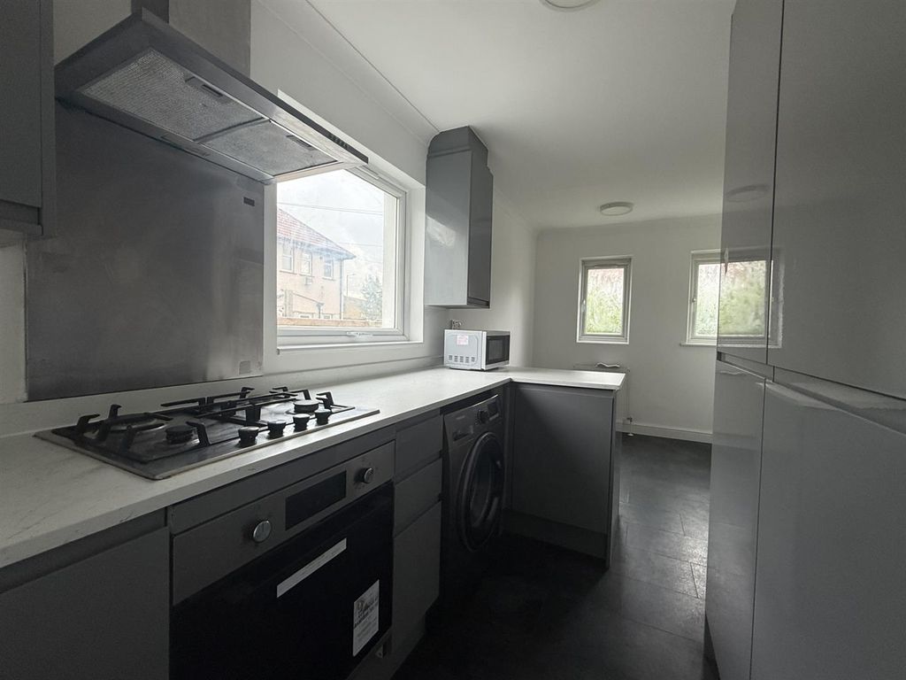Property photo 3 of 8 Thumbnail_Img_3459.Jpg