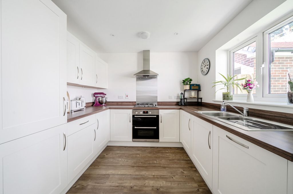 Property photo 3 of 14 1321502-20-686E72...