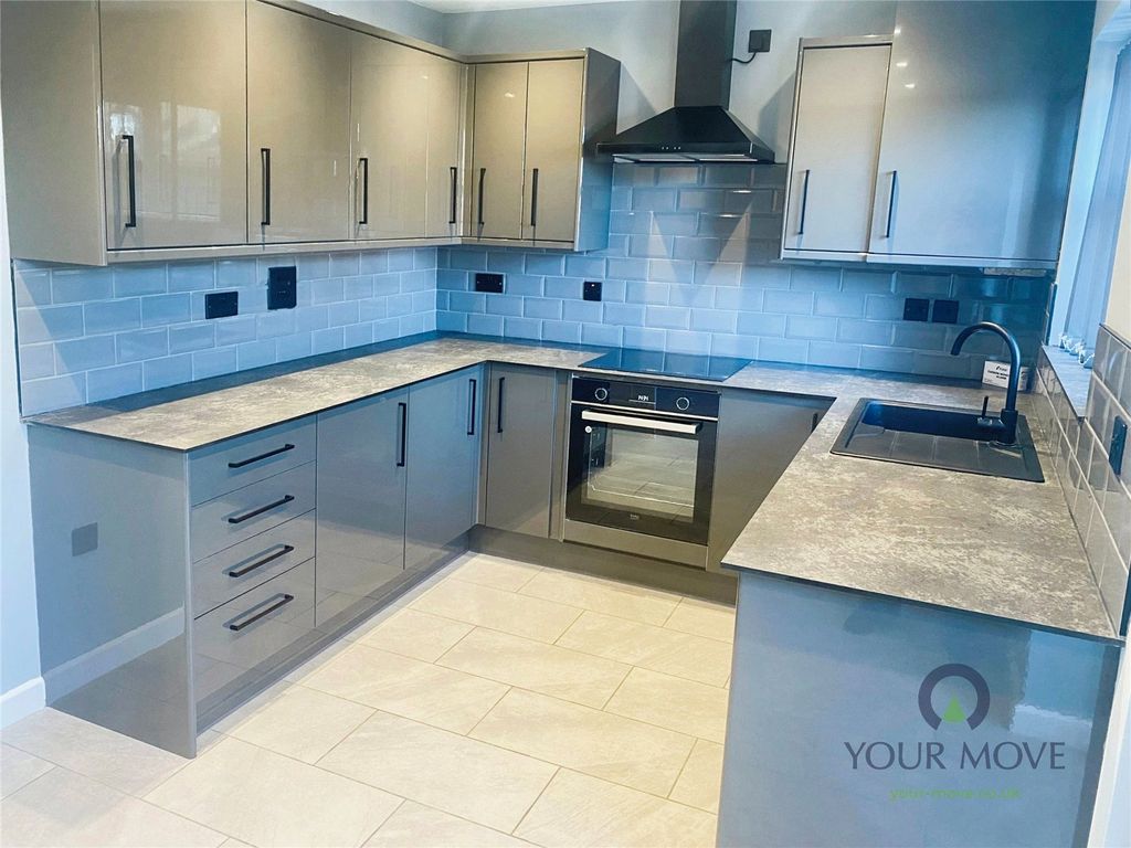 Property photo 2 of 14 Kitchen