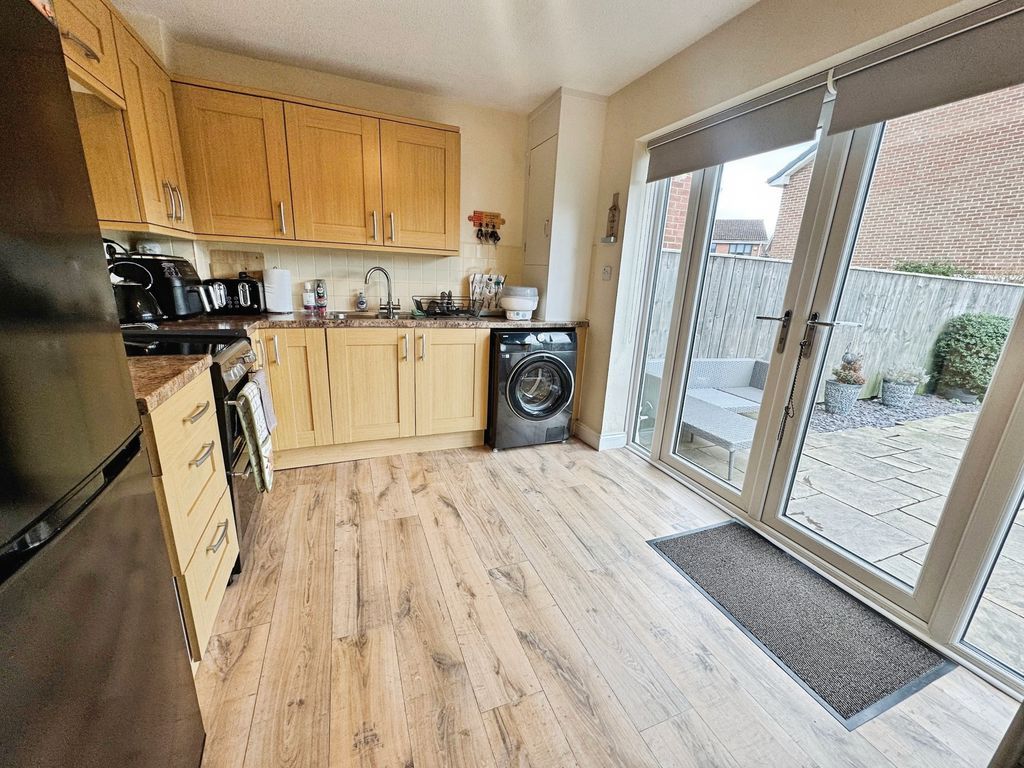 Property photo 3 of 7 Photo 6