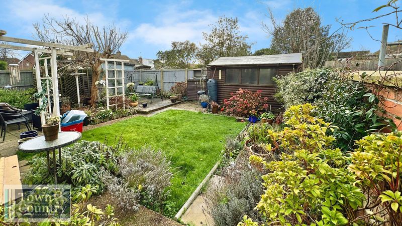 Property photo 2 of 23 Larkfield Way