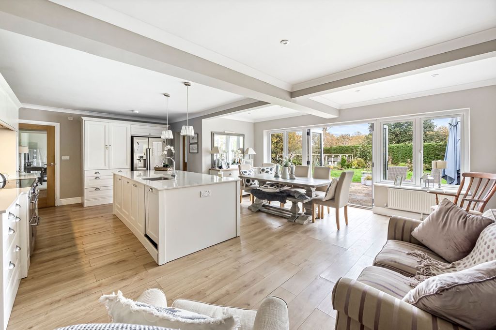 Property photo 2 of 22 Kitchen/Dining Room