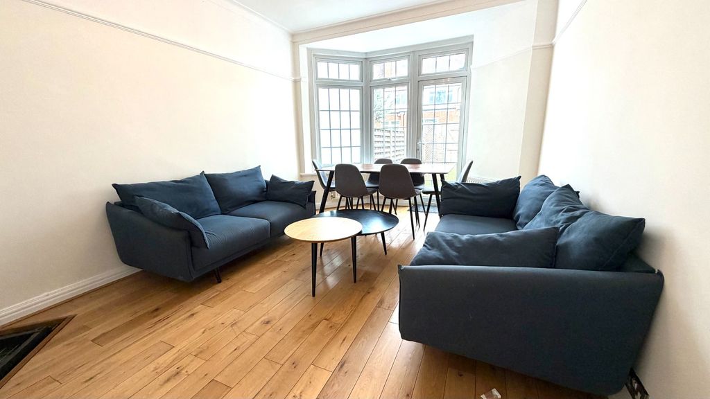 Property photo 3 of 11 5704422