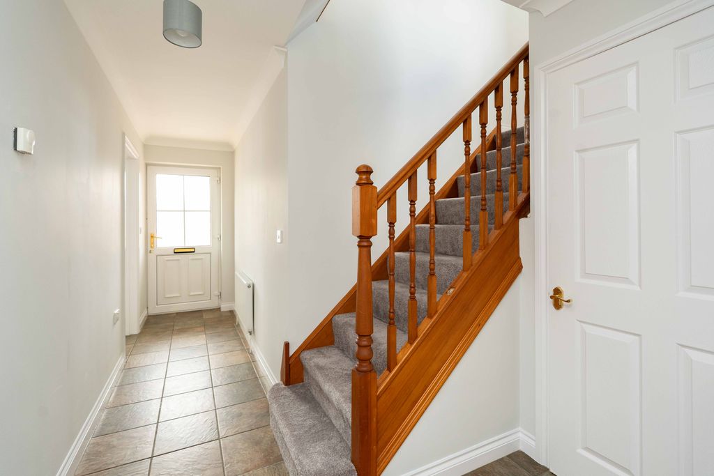 Property photo 2 of 23