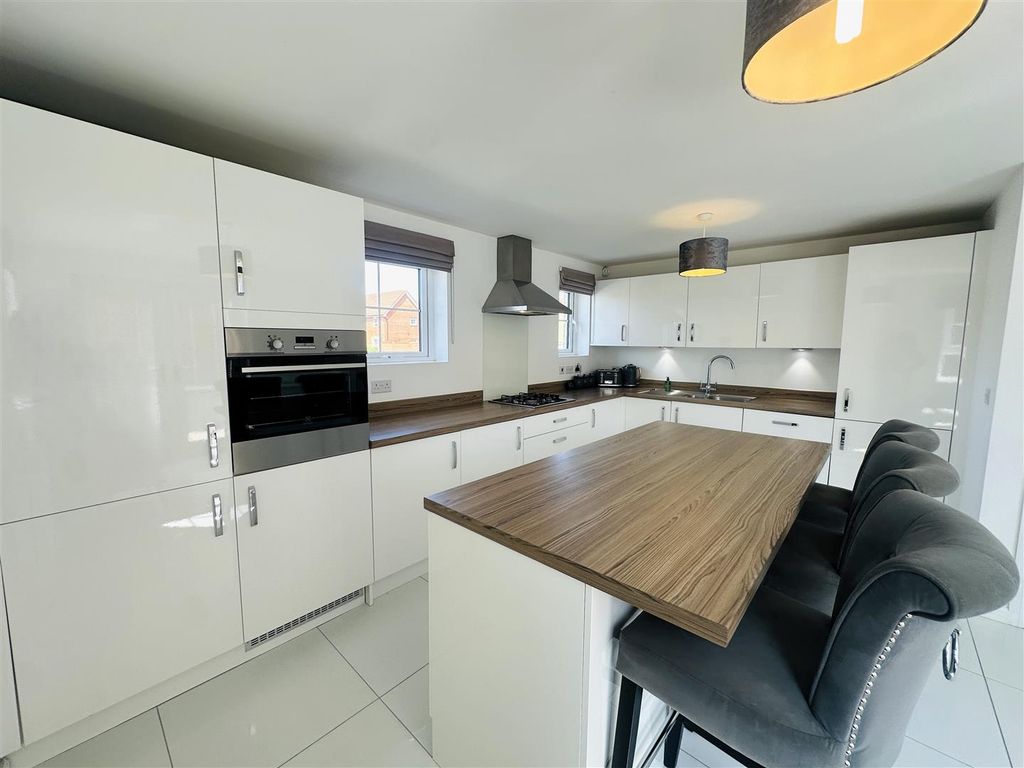 Property photo 3 of 18 Kitchen Diner