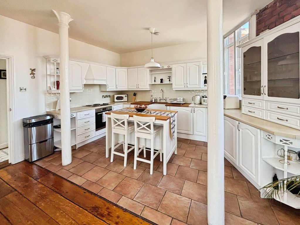 Property photo 3 of 23