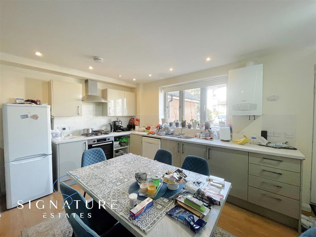 Property photo 3 of 6 Kitchen.Jpg