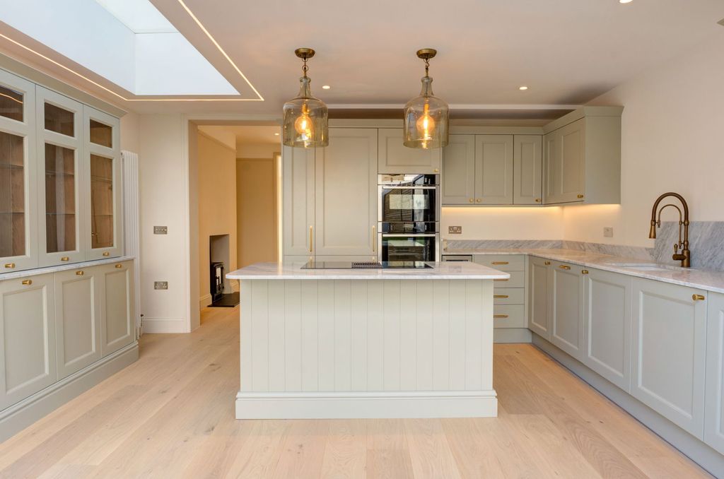 Property photo 2 of 28