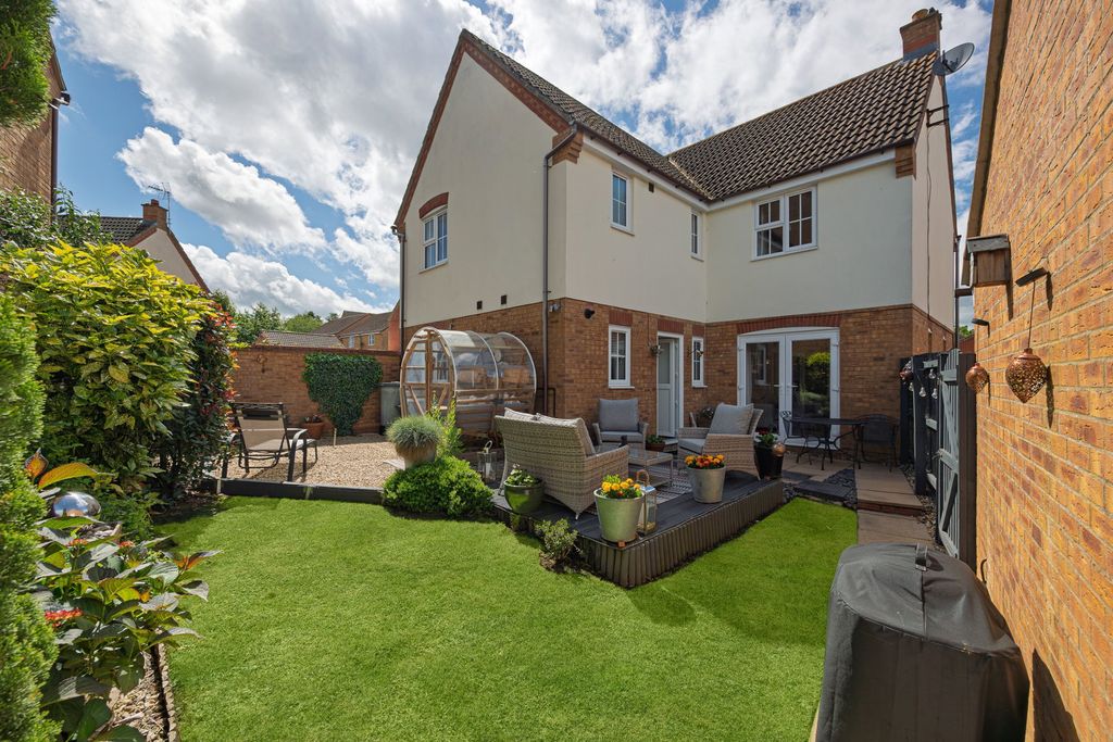 Property photo 2 of 35
