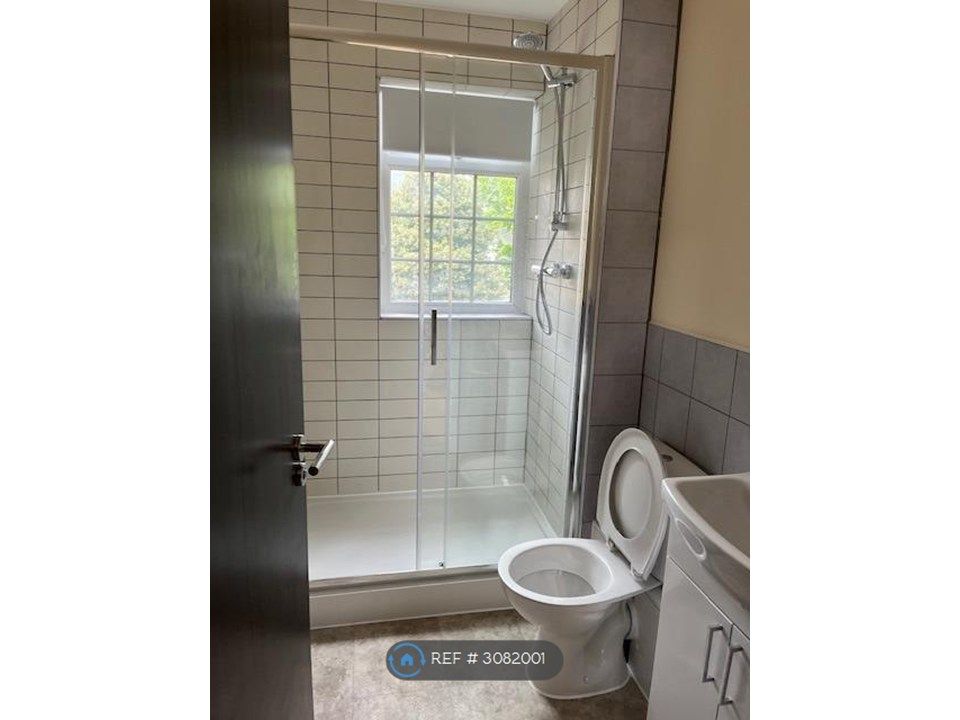 Property photo 3 of 7 Shower Room
