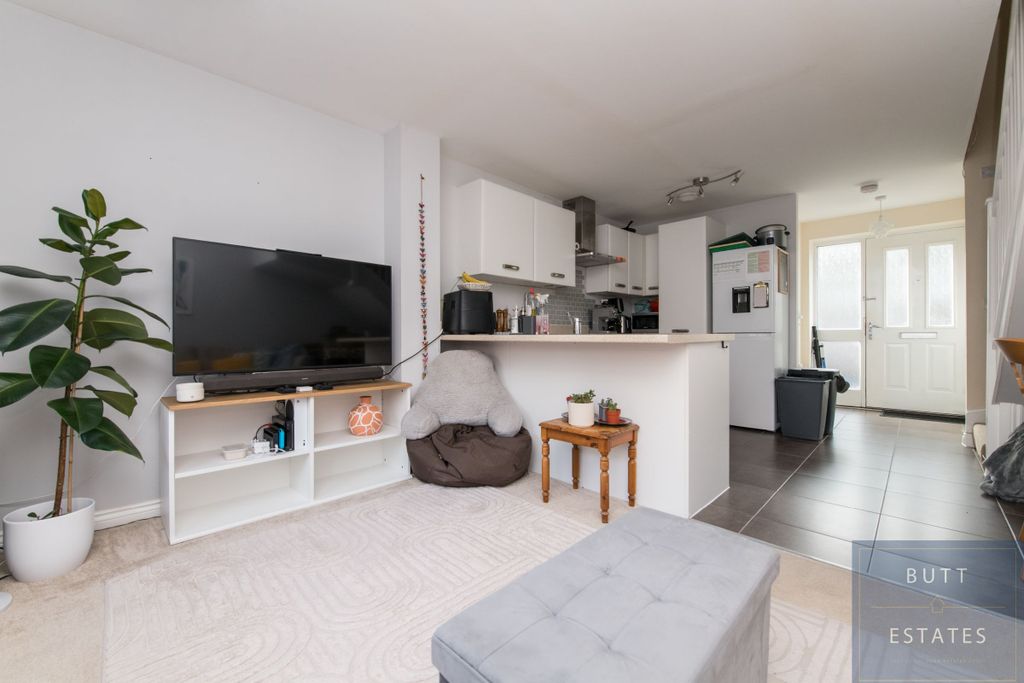 Property photo 2 of 8