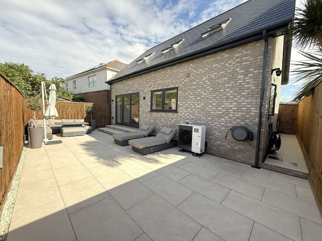Property photo 2 of 40