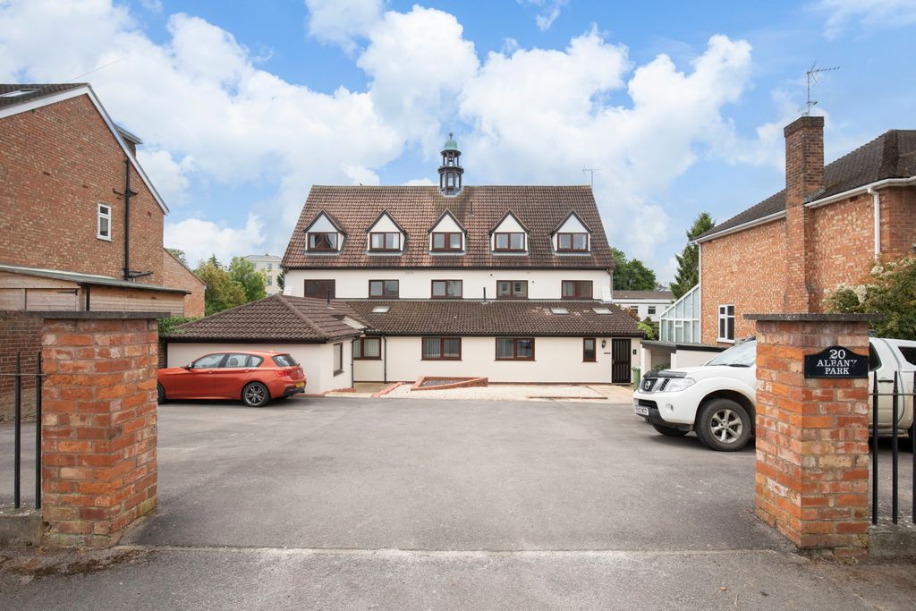 Property photo 1 of 8