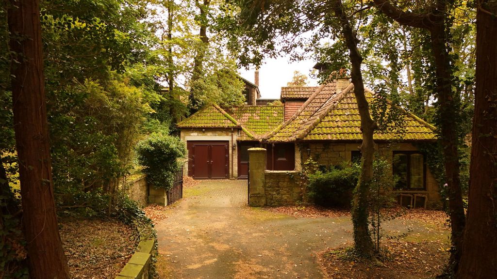 Property photo 1 of 11