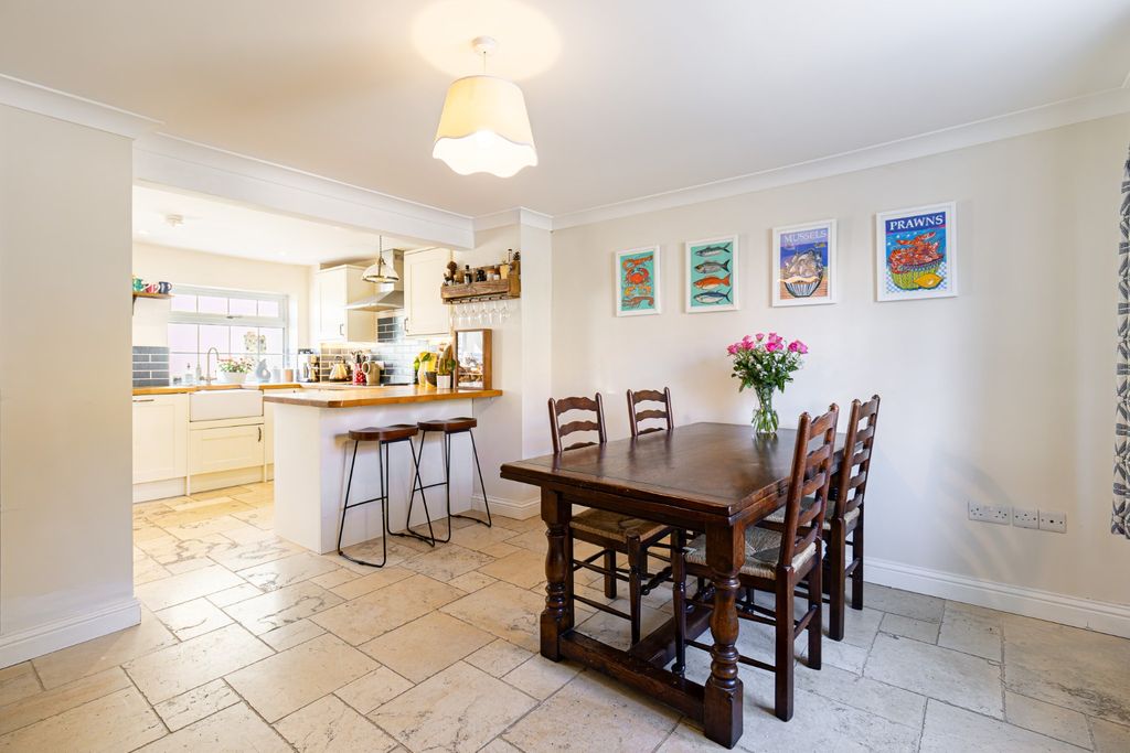 Property photo 2 of 19 4808745