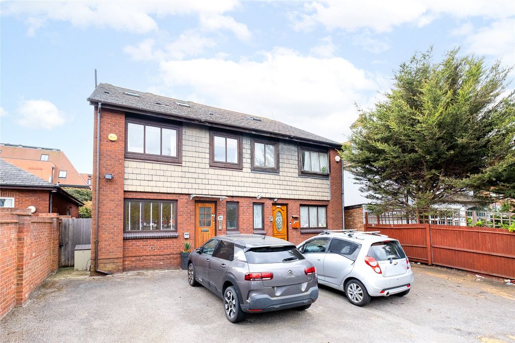 Property photo 3 of 12 Picture No. 18