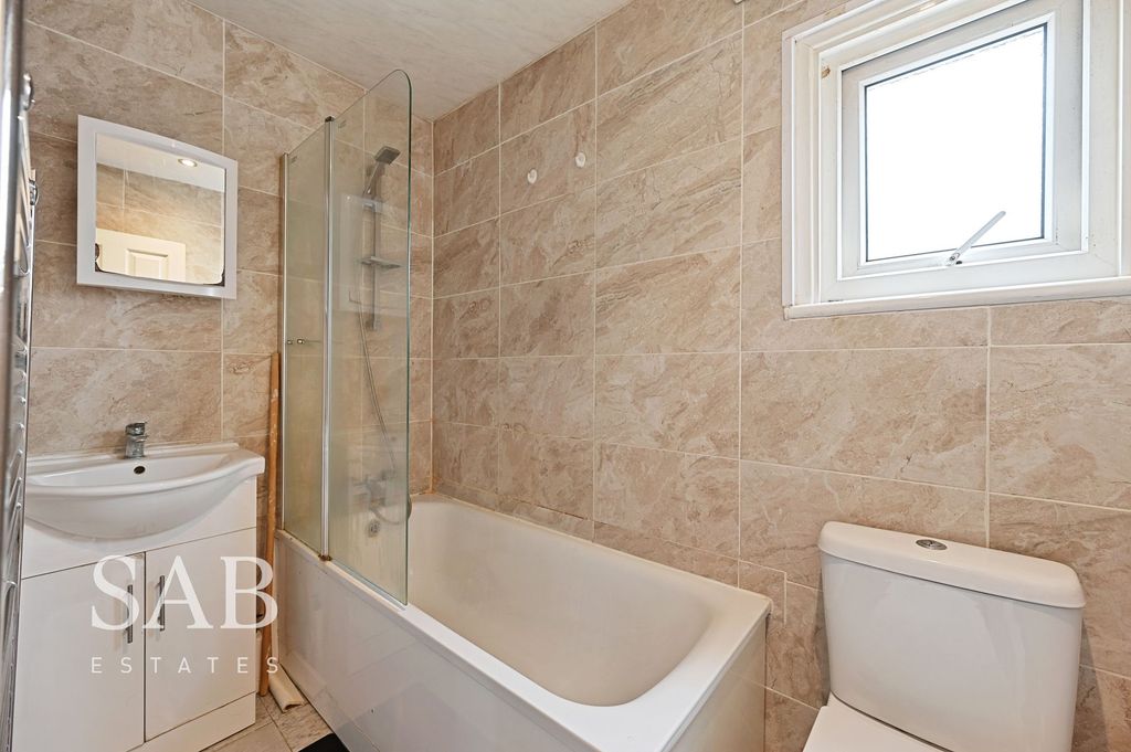 Additional image 8 of 3 bed flat for saleEastmead Avenue, Greenford UB6