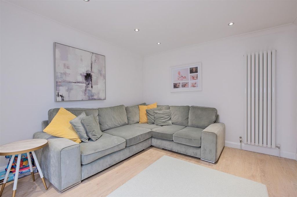 Property photo 3 of 33