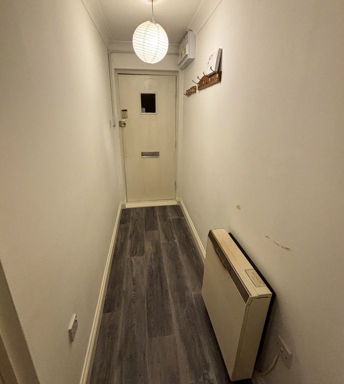 Property photo 2 of 19 Entrance Hallway (1)