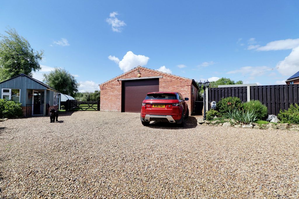 Property photo 3 of 32