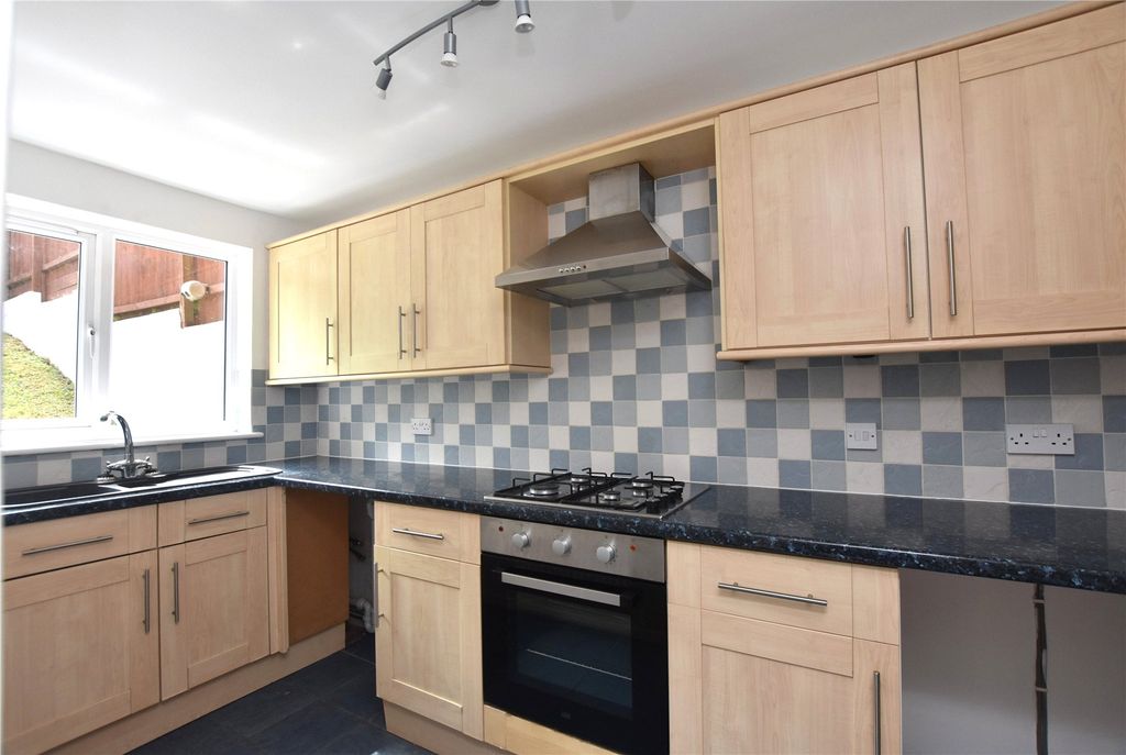 Property photo 3 of 6 Kitchen
