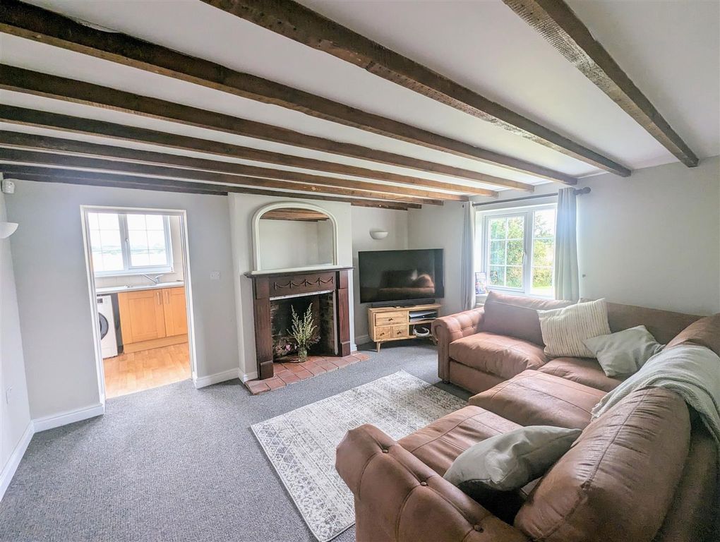 Property photo 3 of 11 Sitting Room