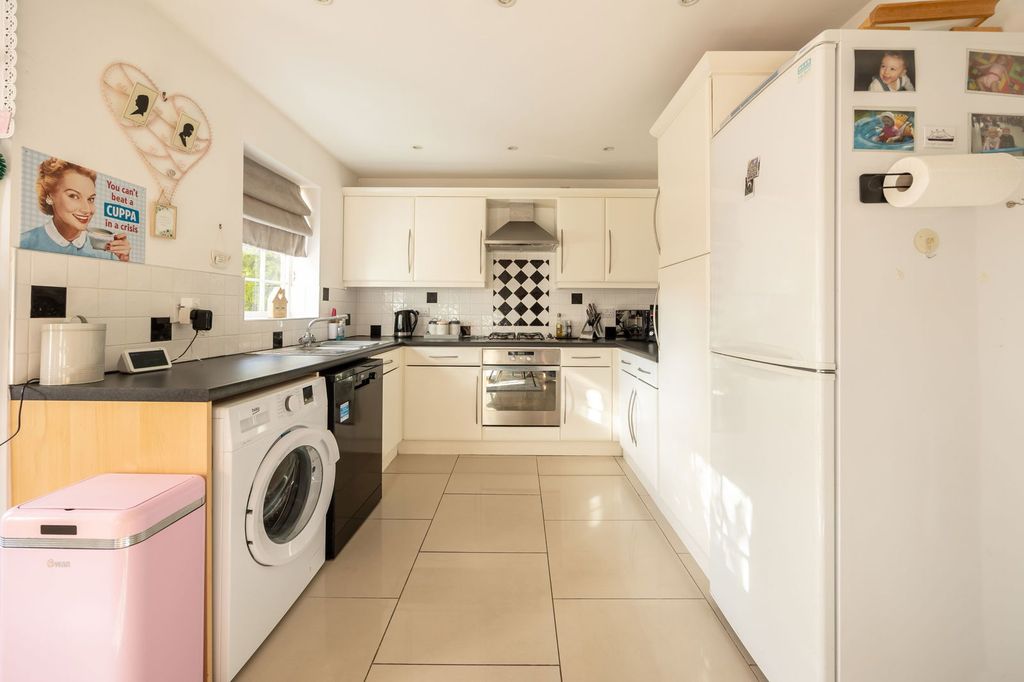 Property photo 3 of 17