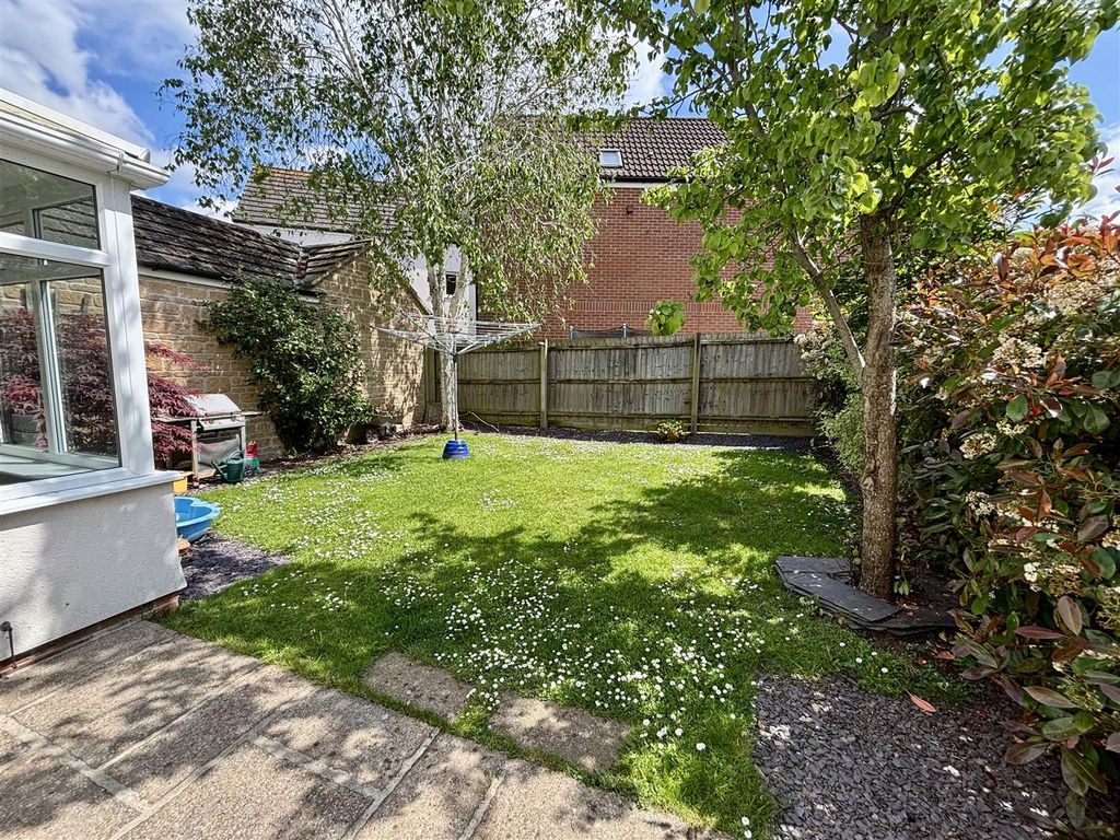 Property photo 3 of 13 Garden