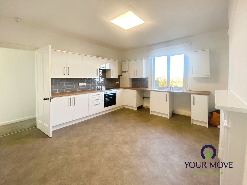 Property photo 3 of 10 Kitchen / Diner