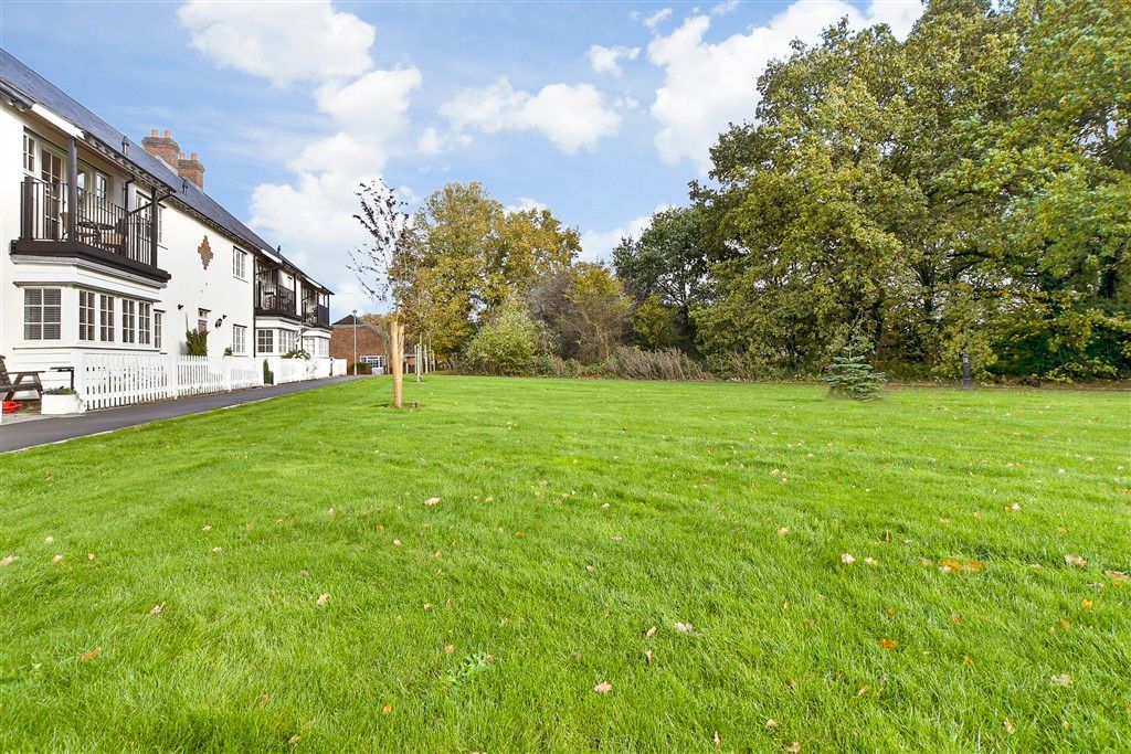 Property photo 1 of 10 Surrounding Area