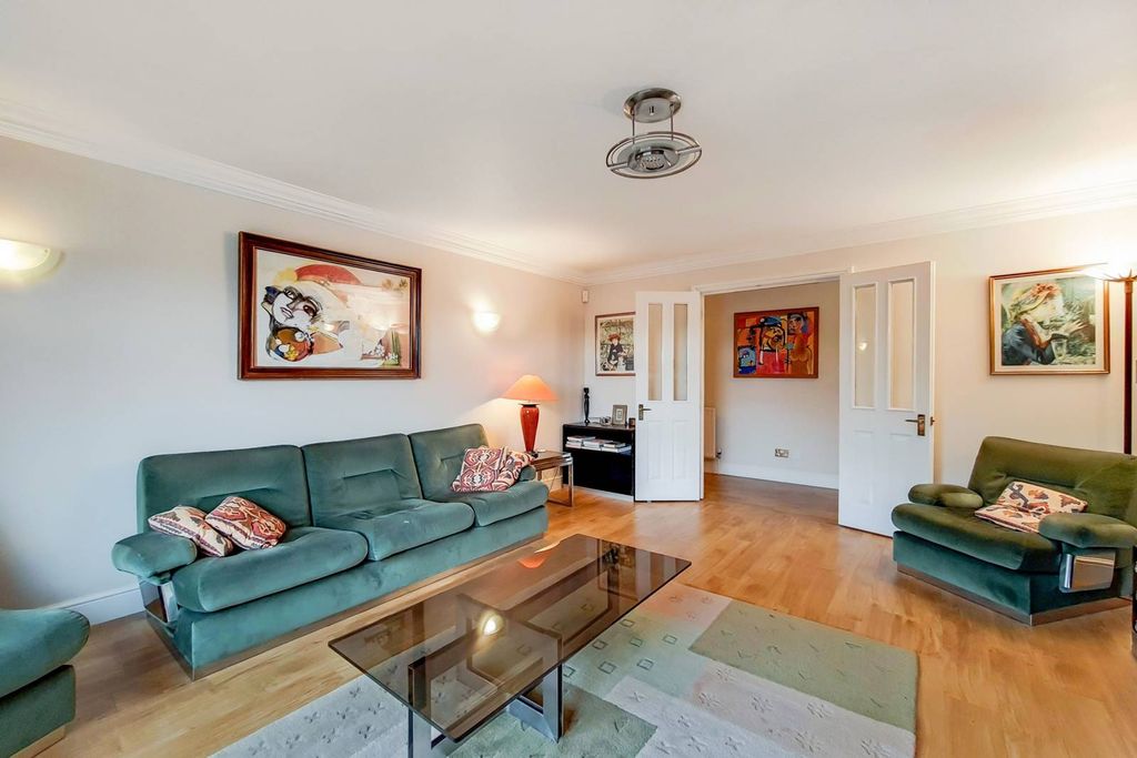 Property photo 2 of 13