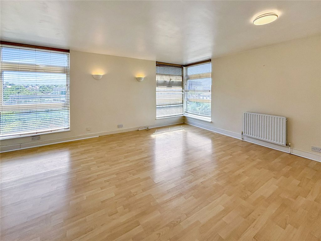 Property photo 1 of 9 Picture No. 10
