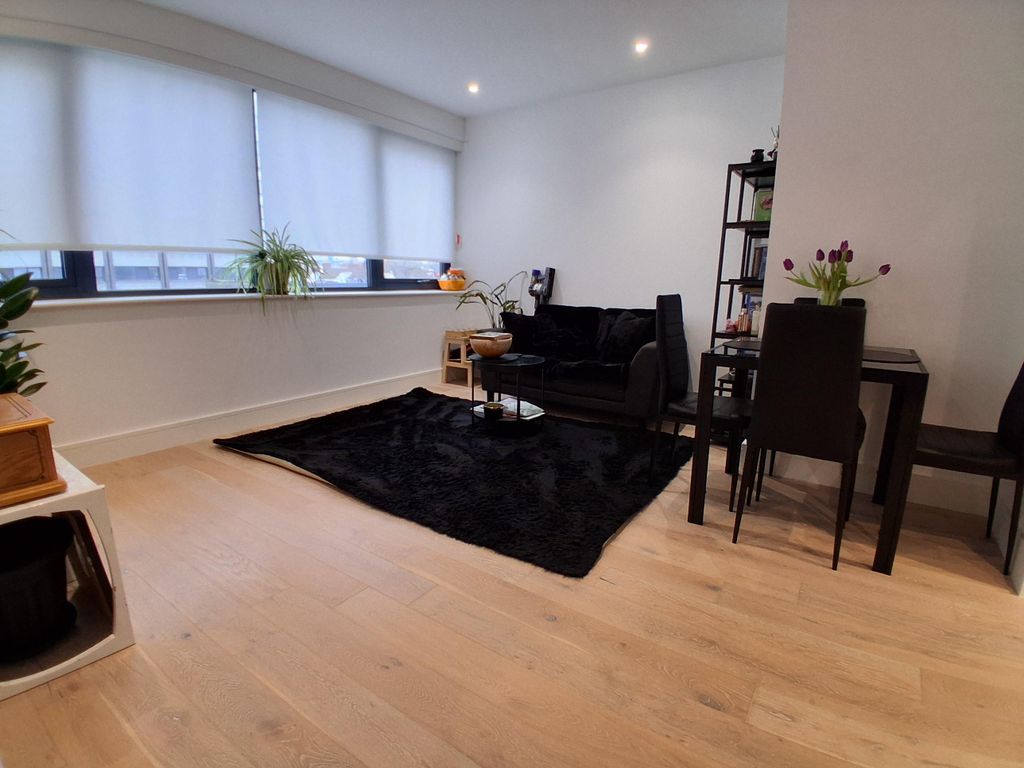 Property photo 2 of 7 Living Room