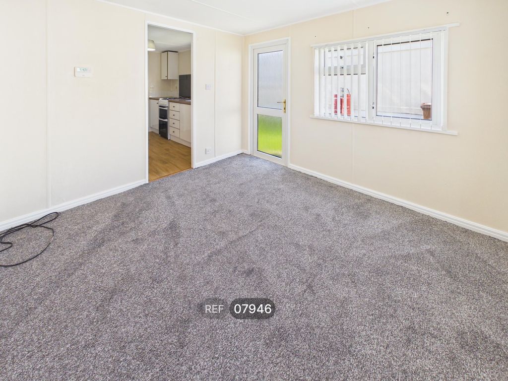 Property photo 2 of 11 Living Room