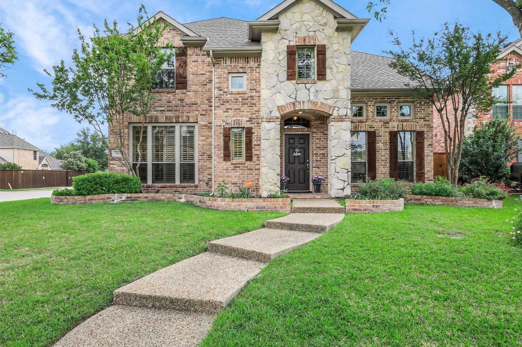 Property photo 1 of 27