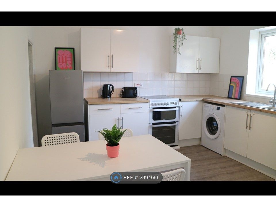 Property photo 1 of 7 Shared Kitchen