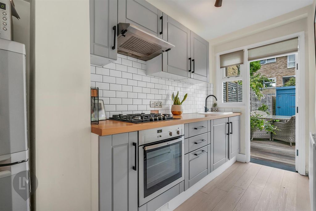 Property photo 3 of 6 Kitchen