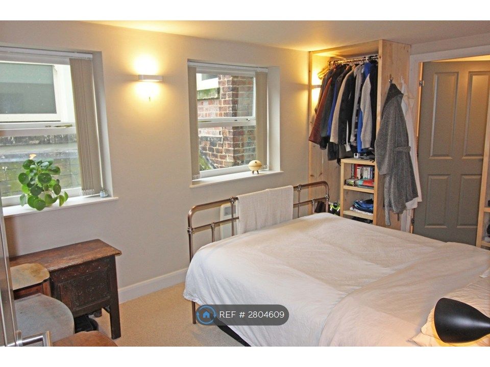 Property photo 2 of 13 En Suite Bedroom