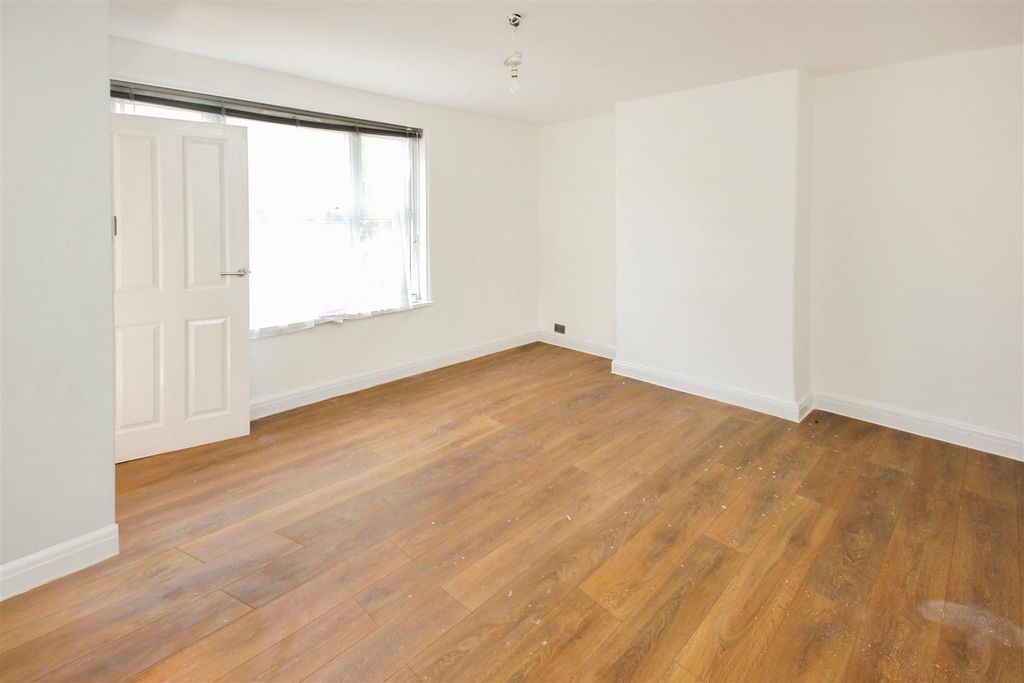 Property photo 3 of 10 Lounge 1..Jpg