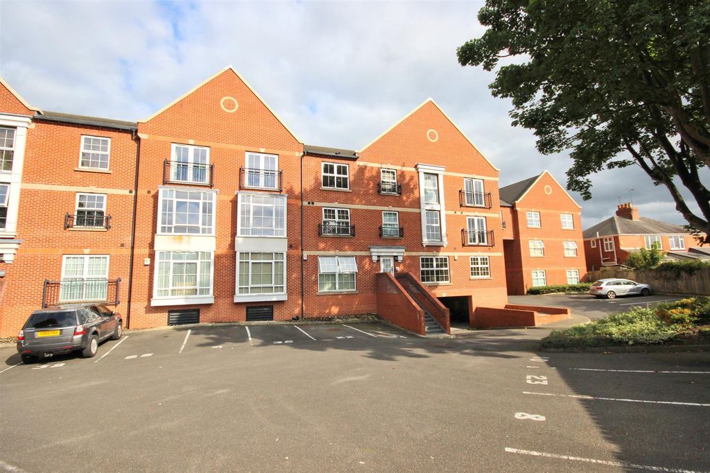 Property photo 1 of 10 Exterior And Car Park
