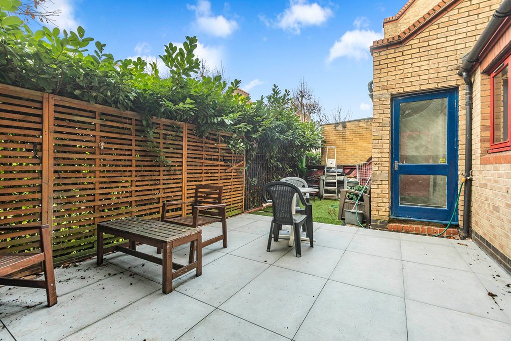 Property photo 2 of 23