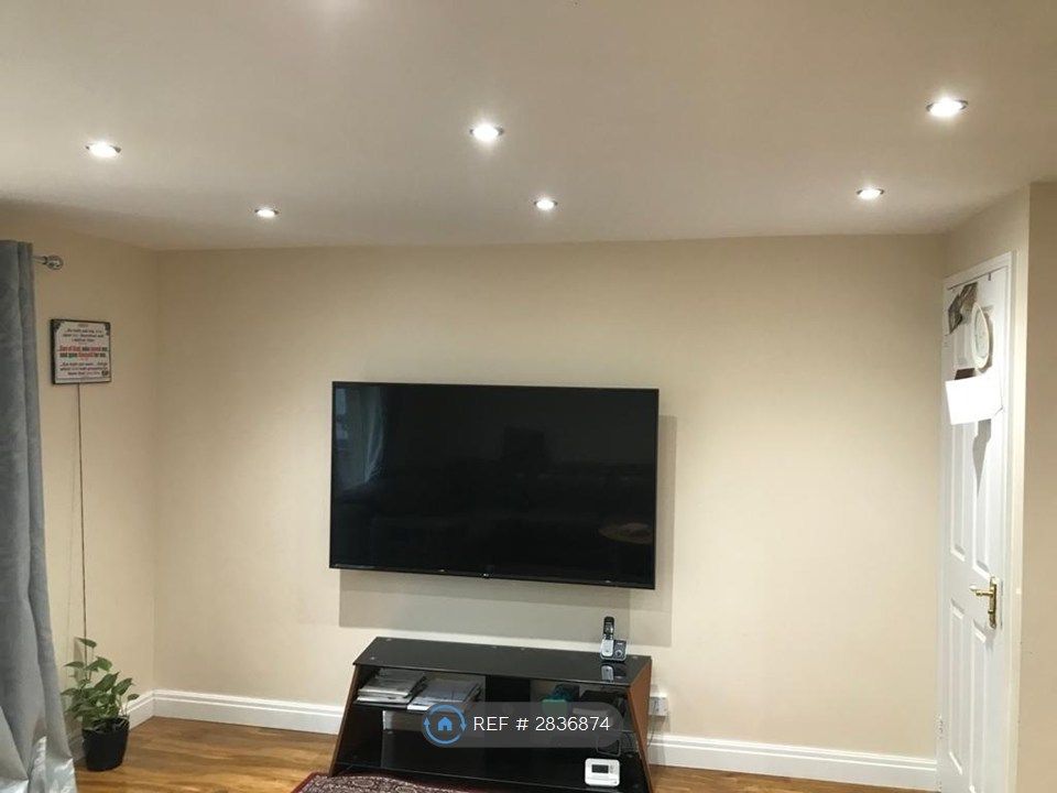 Property photo 2 of 23